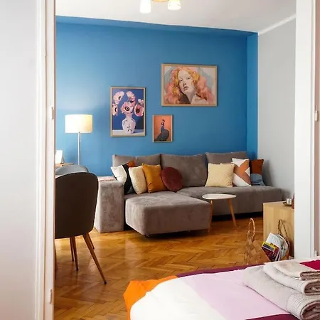 Modernist Gem Sunny Retreat Historic Center Appartamento